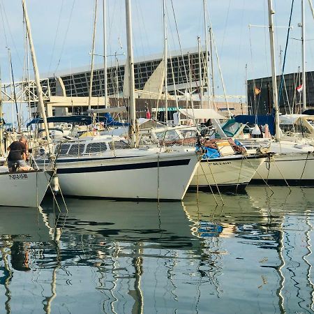 Sleep & Boats Barcelona City ซานต์อาเตรียเดเบซอซ ภายนอก รูปภาพ