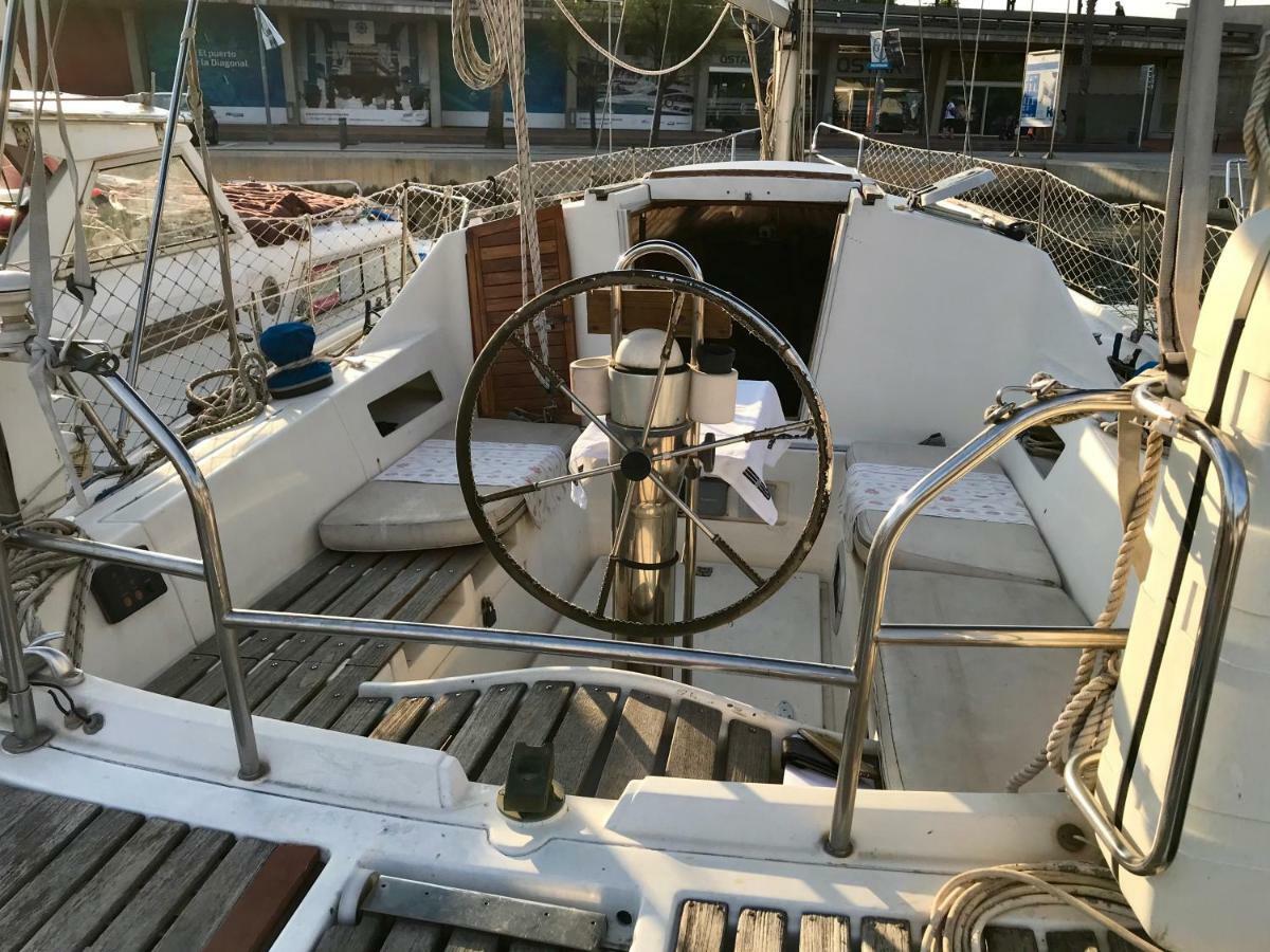 Sleep & Boats Barcelona City ซานต์อาเตรียเดเบซอซ ภายนอก รูปภาพ