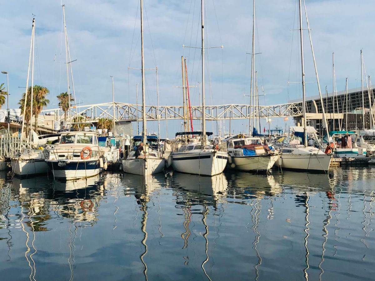 Sleep & Boats Barcelona City ซานต์อาเตรียเดเบซอซ ภายนอก รูปภาพ