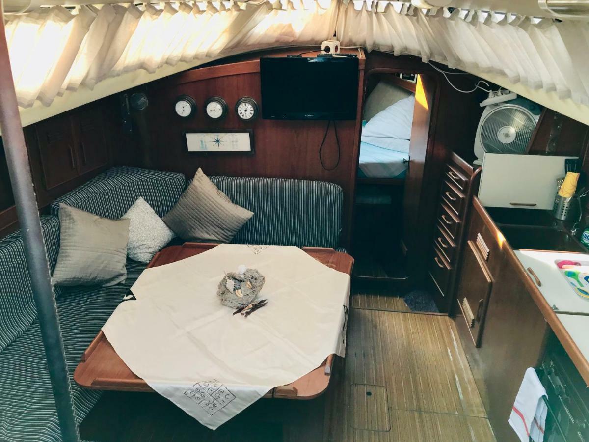 Sleep & Boats Barcelona City ซานต์อาเตรียเดเบซอซ ภายนอก รูปภาพ