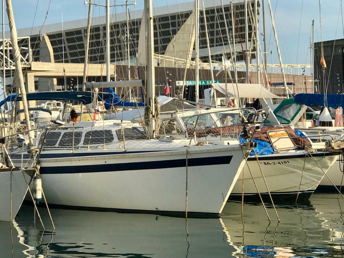Sleep & Boats Barcelona City ซานต์อาเตรียเดเบซอซ ภายนอก รูปภาพ