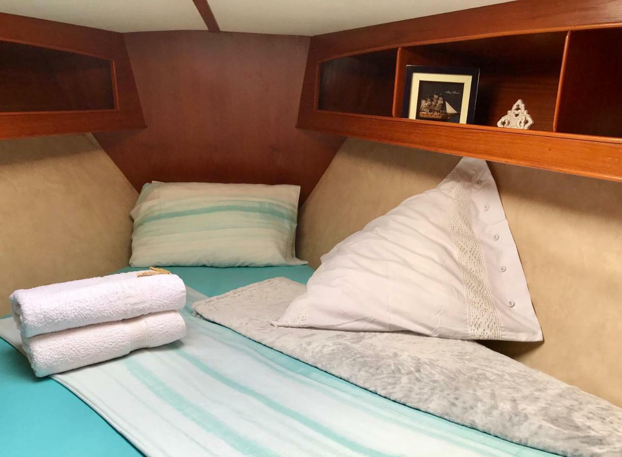 Sleep & Boats Barcelona City ซานต์อาเตรียเดเบซอซ ภายนอก รูปภาพ