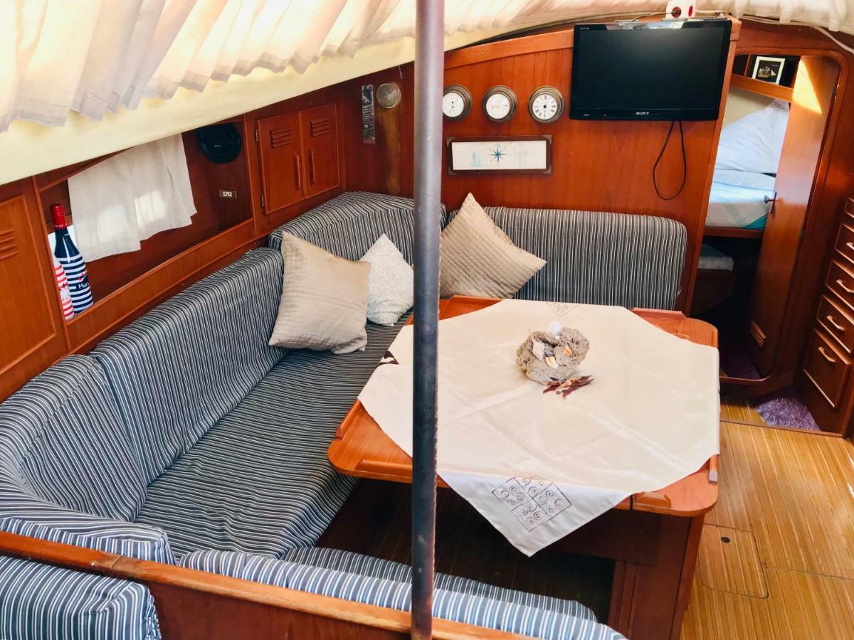 Sleep & Boats Barcelona City ซานต์อาเตรียเดเบซอซ ภายนอก รูปภาพ