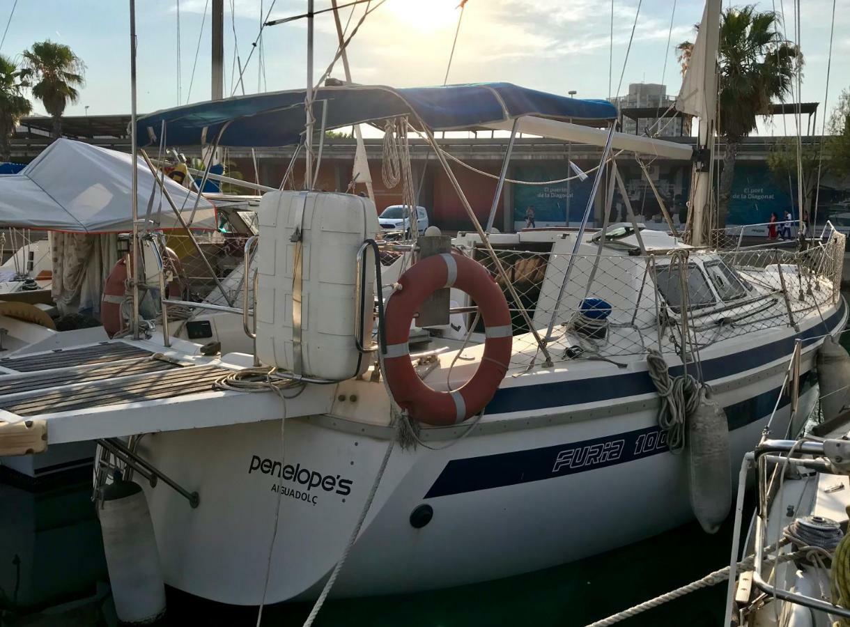 Sleep & Boats Barcelona City ซานต์อาเตรียเดเบซอซ ภายนอก รูปภาพ
