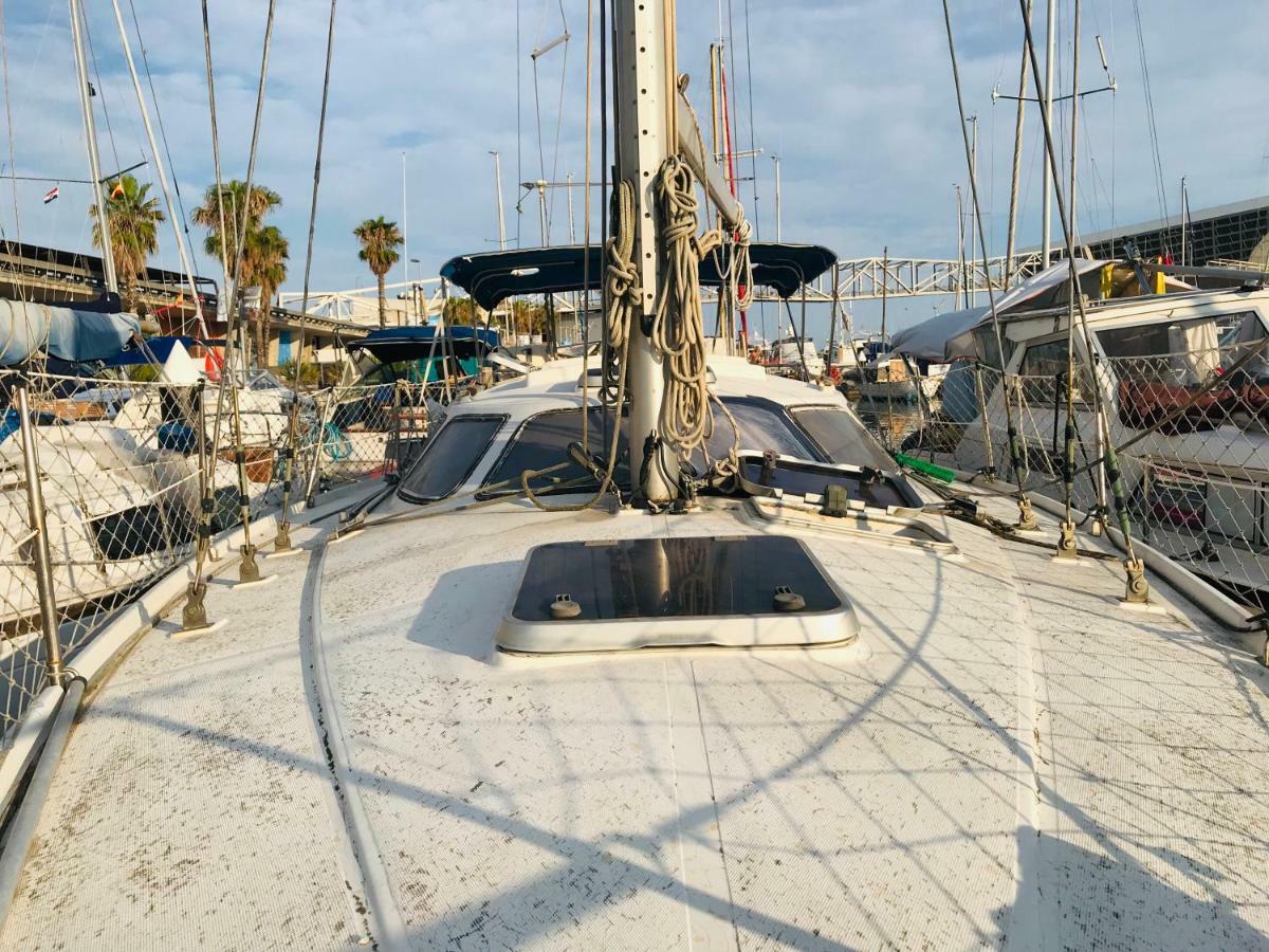 Sleep & Boats Barcelona City ซานต์อาเตรียเดเบซอซ ภายนอก รูปภาพ